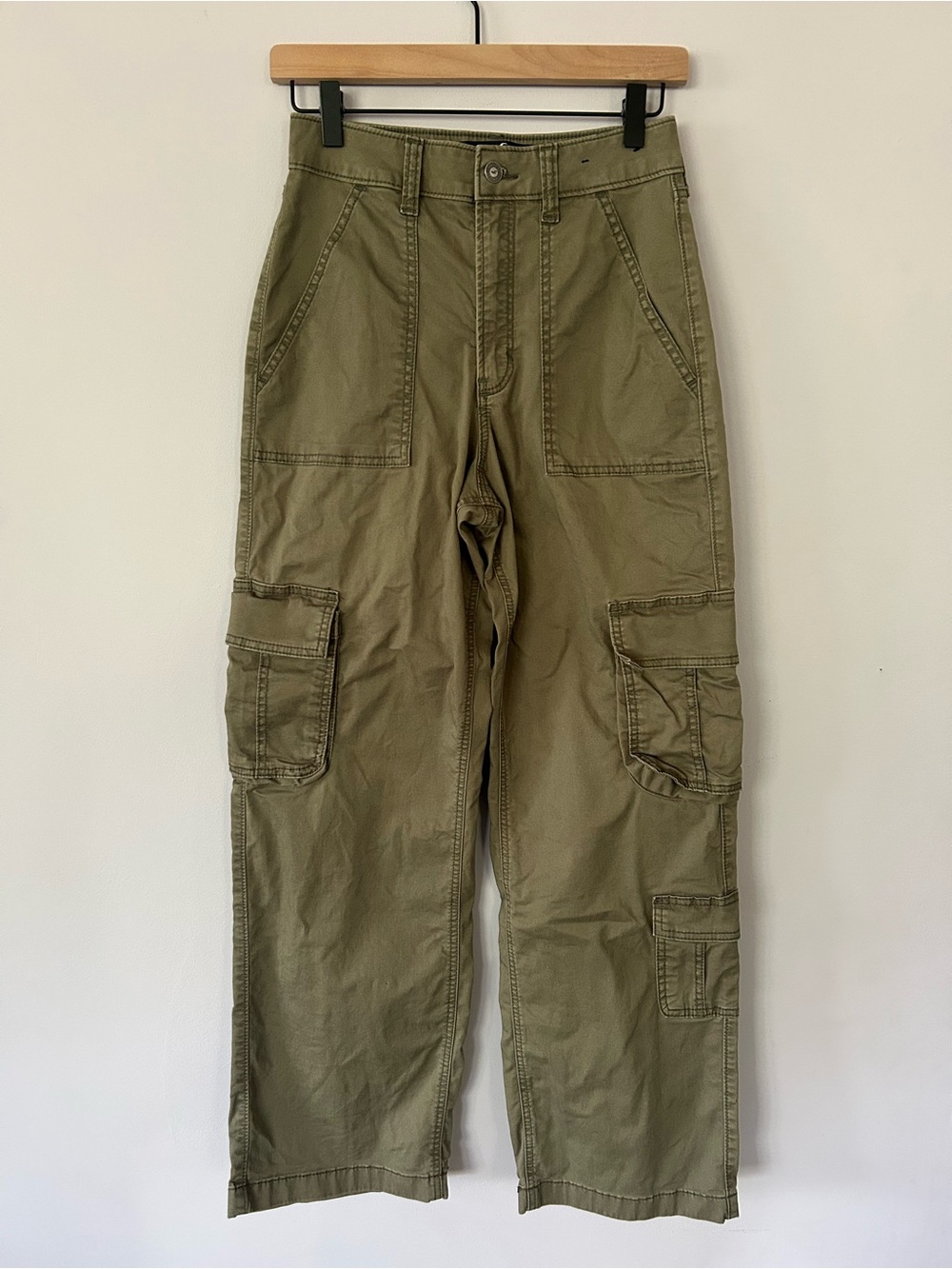 Hollister Y2K style Utility Cargo Pants Olive Green Baggy Wide Leg 2R 26W GUC - Picture 2 of 9
